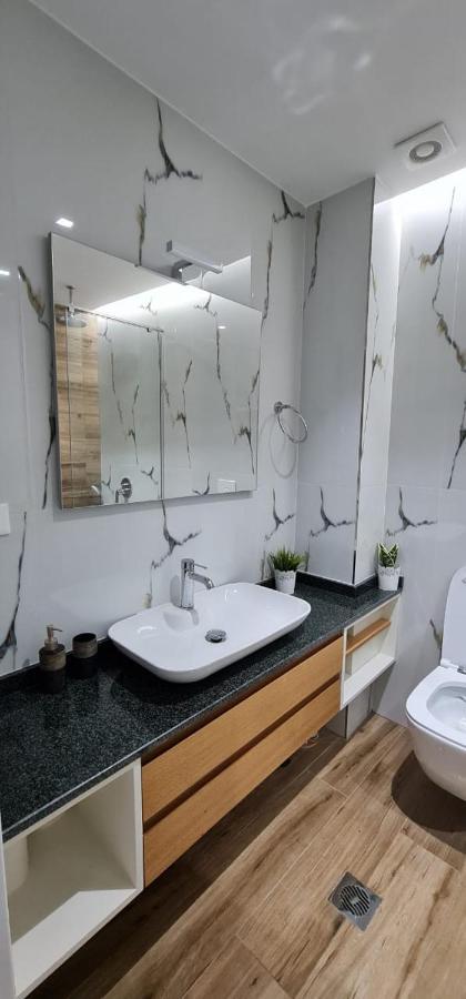 Luxurious Apartament Appartamento Sarandë Esterno foto