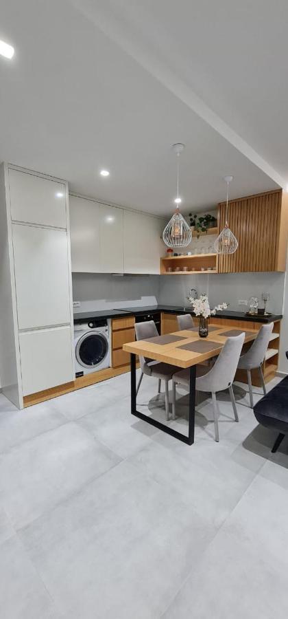 Luxurious Apartament Appartamento Sarandë Esterno foto